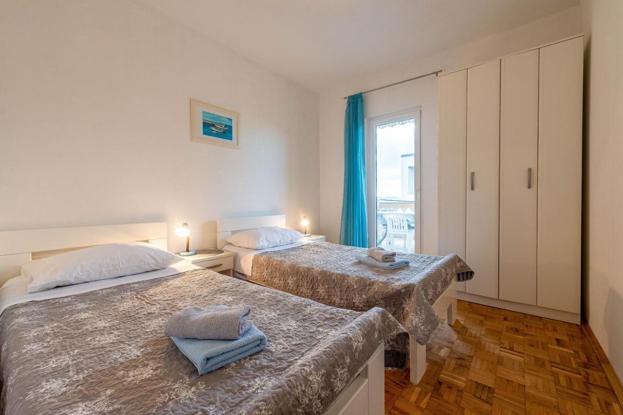 Family Friendly Seaside Apartments Kozino, Zadar - 5749 Petrcane Exteriör bild