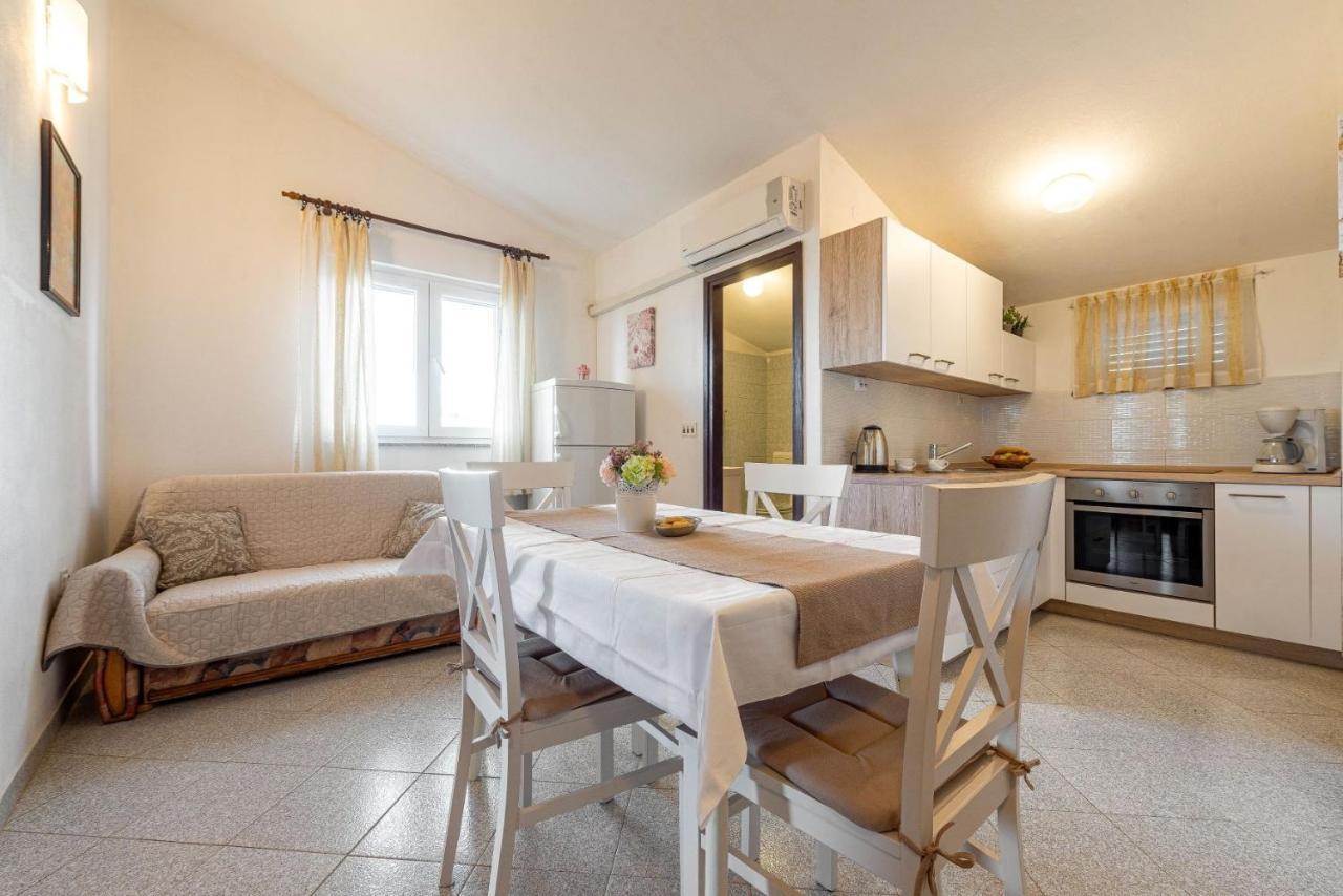 Family Friendly Seaside Apartments Kozino, Zadar - 5749 Petrcane Exteriör bild