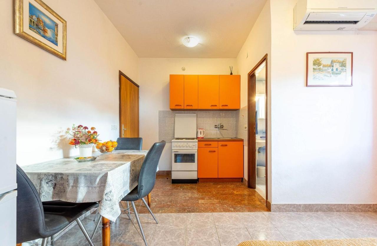 Family Friendly Seaside Apartments Kozino, Zadar - 5749 Petrcane Exteriör bild